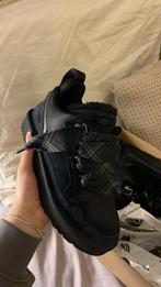 Black Ugg Lowmells, Ophalen of Verzenden, Zo goed als nieuw, Zwart
