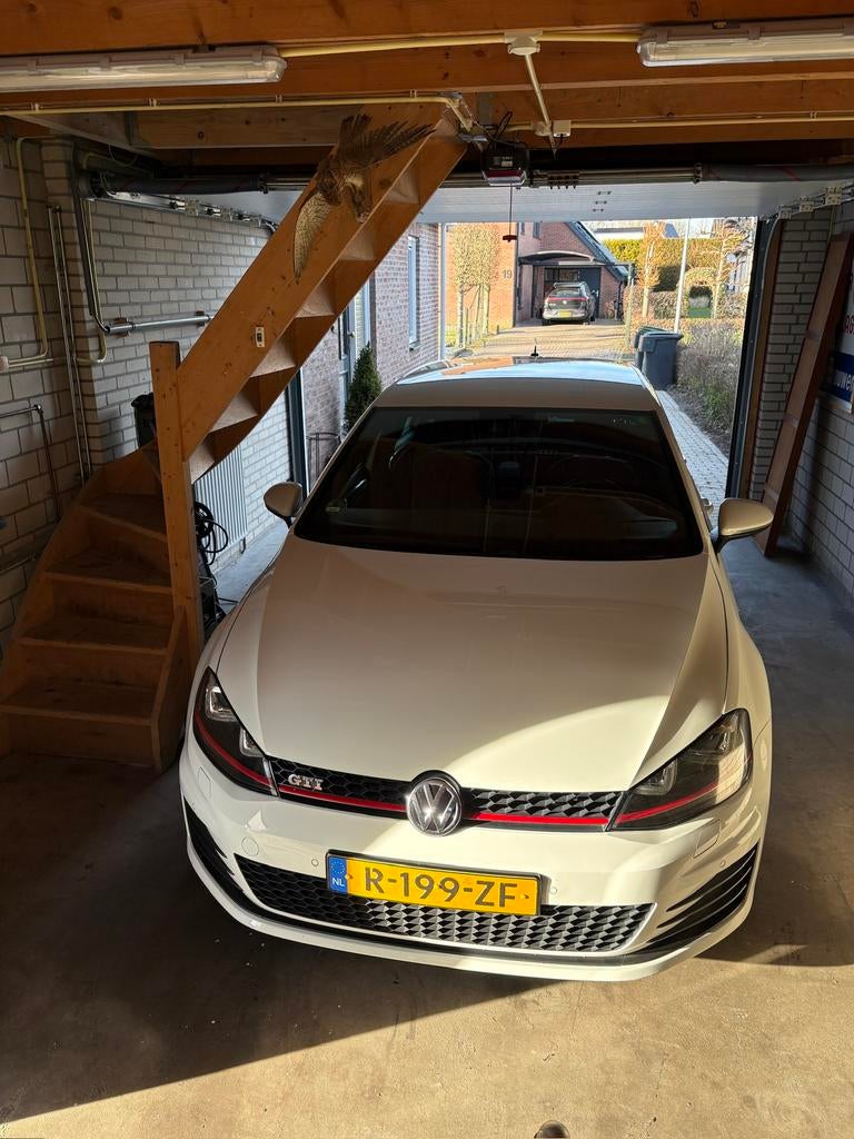 Nu 14,249!! Vw Golf 7 GTI ZEER NETTE STAAT handbak, Auto's, Volkswagen, Voorwielaandrijving, 4 cilinders, 1984 cc, Wit