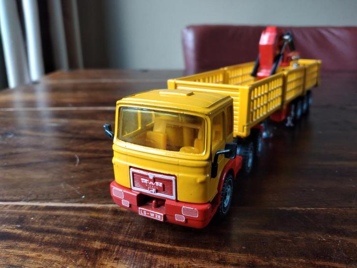 SIKU Vrachtwagen met Kraan en Aanhanger - Speelgoed, Hobby en Vrije tijd, Modelauto's | 1:50, Zo goed als nieuw, Bus of Vrachtwagen