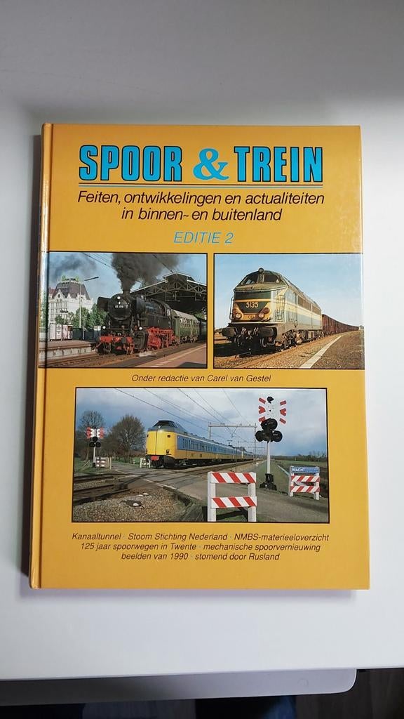 Boek Spoor en trein editie 2, Boeken, Ophalen of Verzenden, Zo goed als nieuw, Diverse auteurs, Trein