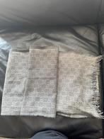 Grijze Gucci sjaal van 100% lana-wol, Kleding | Dames, Mutsen, Sjaals en Handschoenen, Ophalen of Verzenden, Zo goed als nieuw