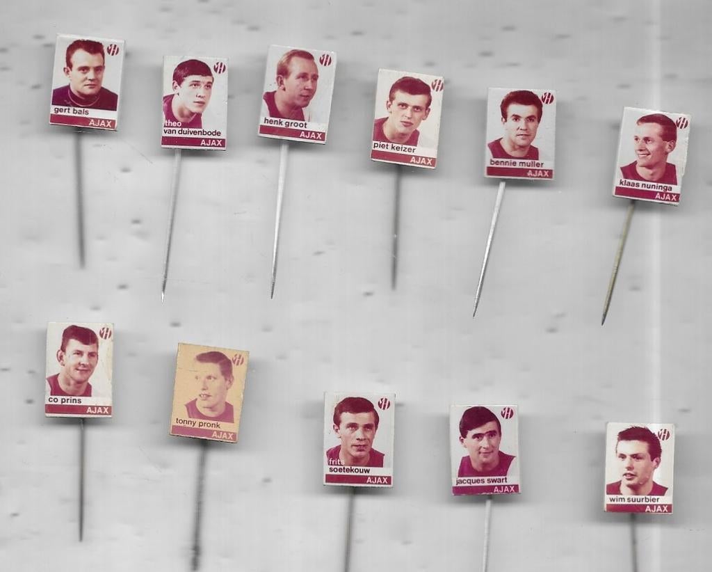 AJAX VOETBAL AMSTERDAM OUD VOETBALLERSGROEP SPELERS, Verzamelen, Speldjes, Pins en Buttons, Verzenden, Gebruikt, Sport, Speldje of Pin