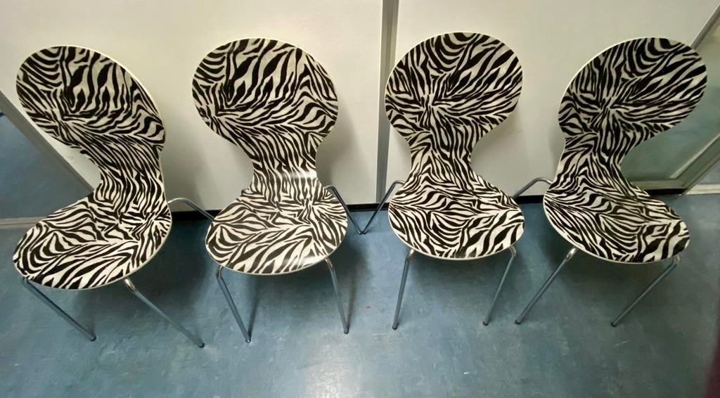 4 design vlinder stoelen met zebra motief in prima staat, Huis en Inrichting, Stoelen, Ophalen, Gebruikt, Wit, Vier