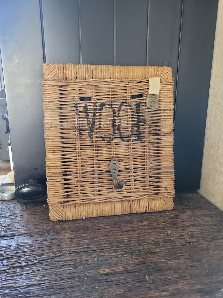 Woof hondenhaakje riviera maison RM riet rotan rattan, Gebruikt, Mand, Vierkant, Ophalen of Verzenden