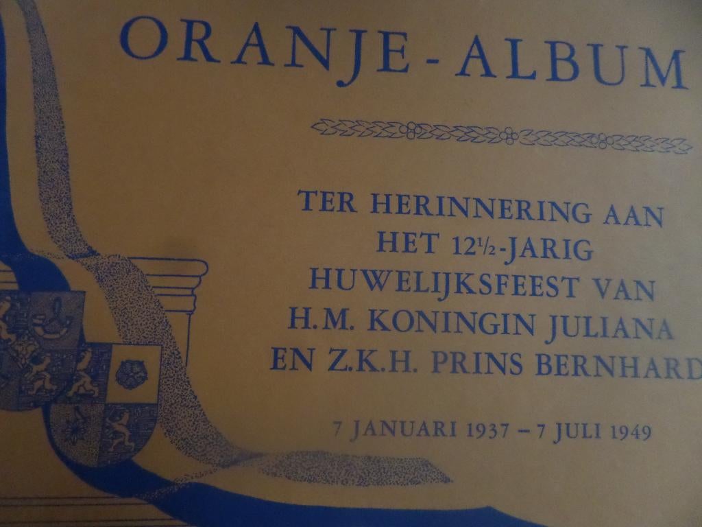 Te Koop Oranje album 12half jarig huweJuliana en Bernhard., Ophalen of Verzenden, Gebruikt, Nederland, Overige typen