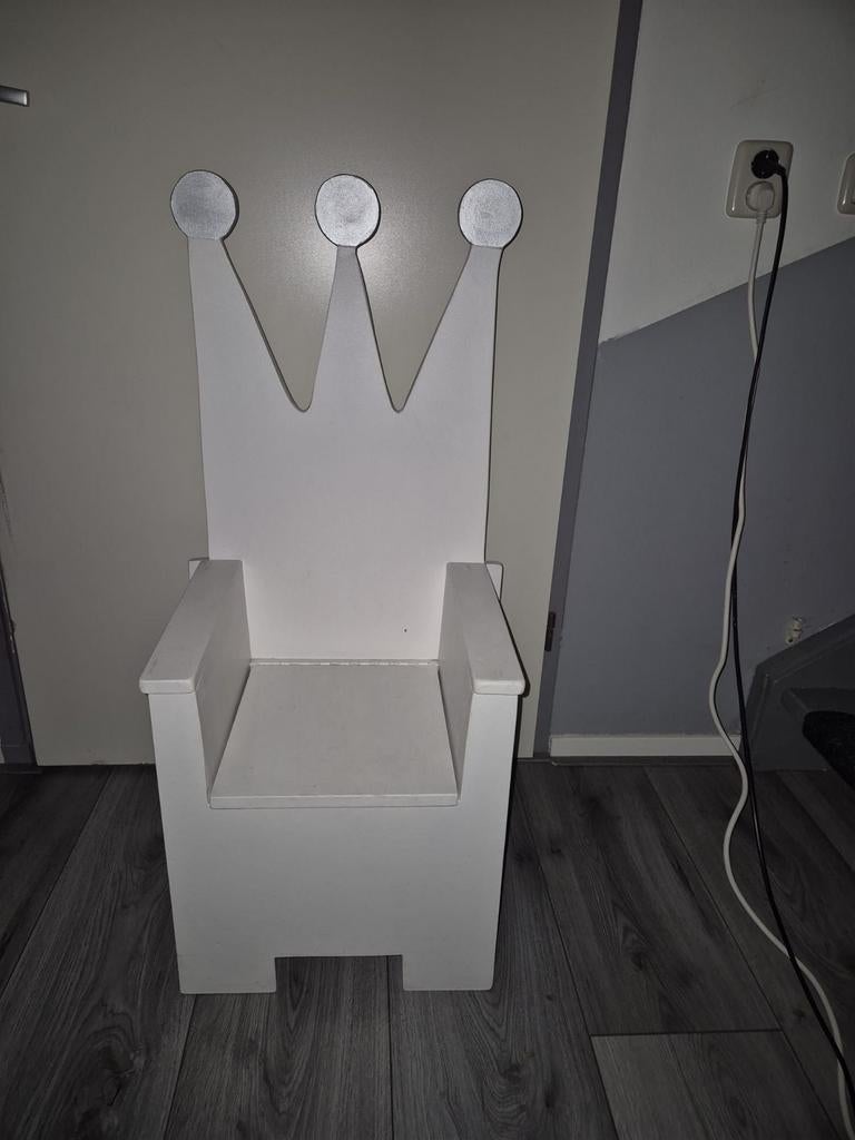 Mooie kinderstoel met opbergruimte, Ophalen, Zo goed als nieuw, Meisje