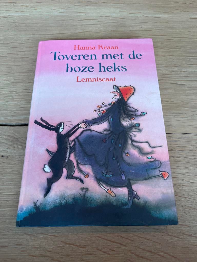 Toveren met de boze heks - Hanna Kraan (Lemniscaat), Boeken, Ophalen of Verzenden, Zo goed als nieuw, Fictie algemeen