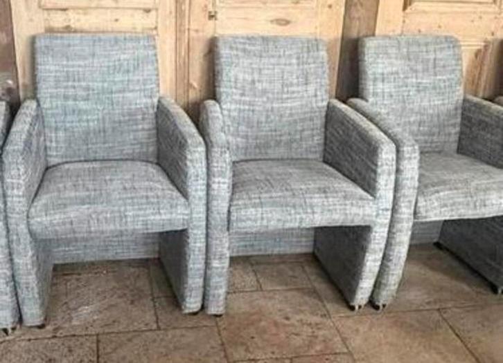 3 Eetkamerstoelen op wieltjes met armleuning, gemêleerd, Huis en Inrichting, Stoelen, Zo goed als nieuw, Stof, Overige materialen
