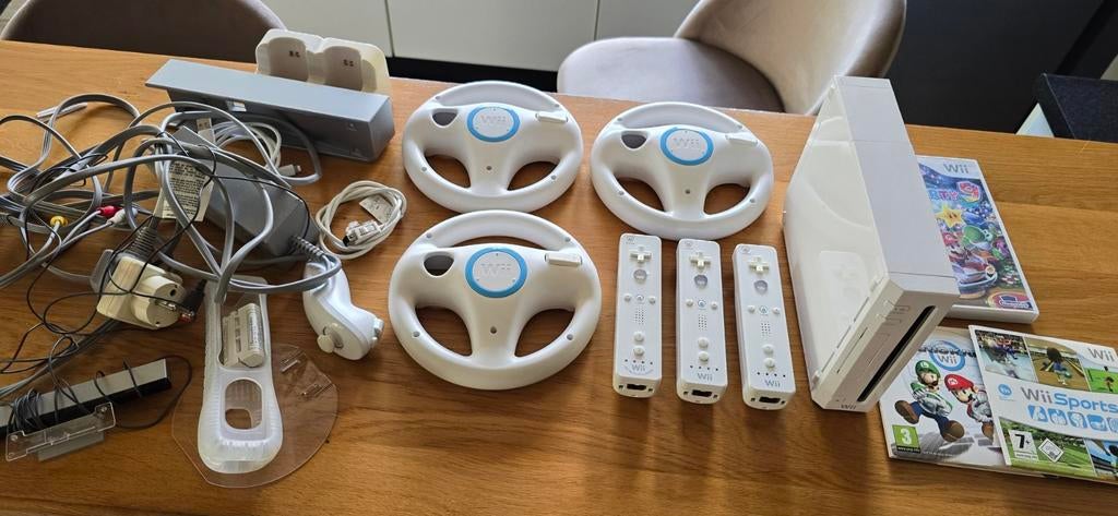 Wii console met 3 spellen, 3 controllers en 3 sturen, Spelcomputers en Games, Spelcomputers | Nintendo Wii, Ophalen, Gebruikt