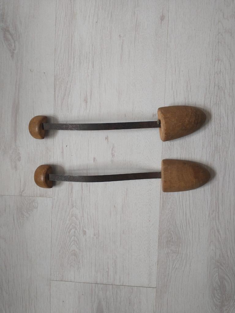 Antieke schoenoprekkers, Ophalen