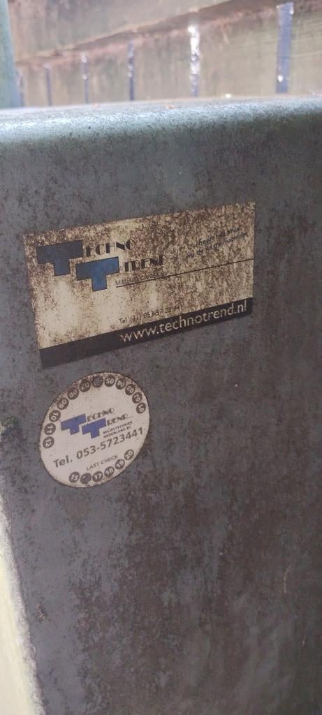 Hydraulische afval pers - gratis af te halen, Ophalen