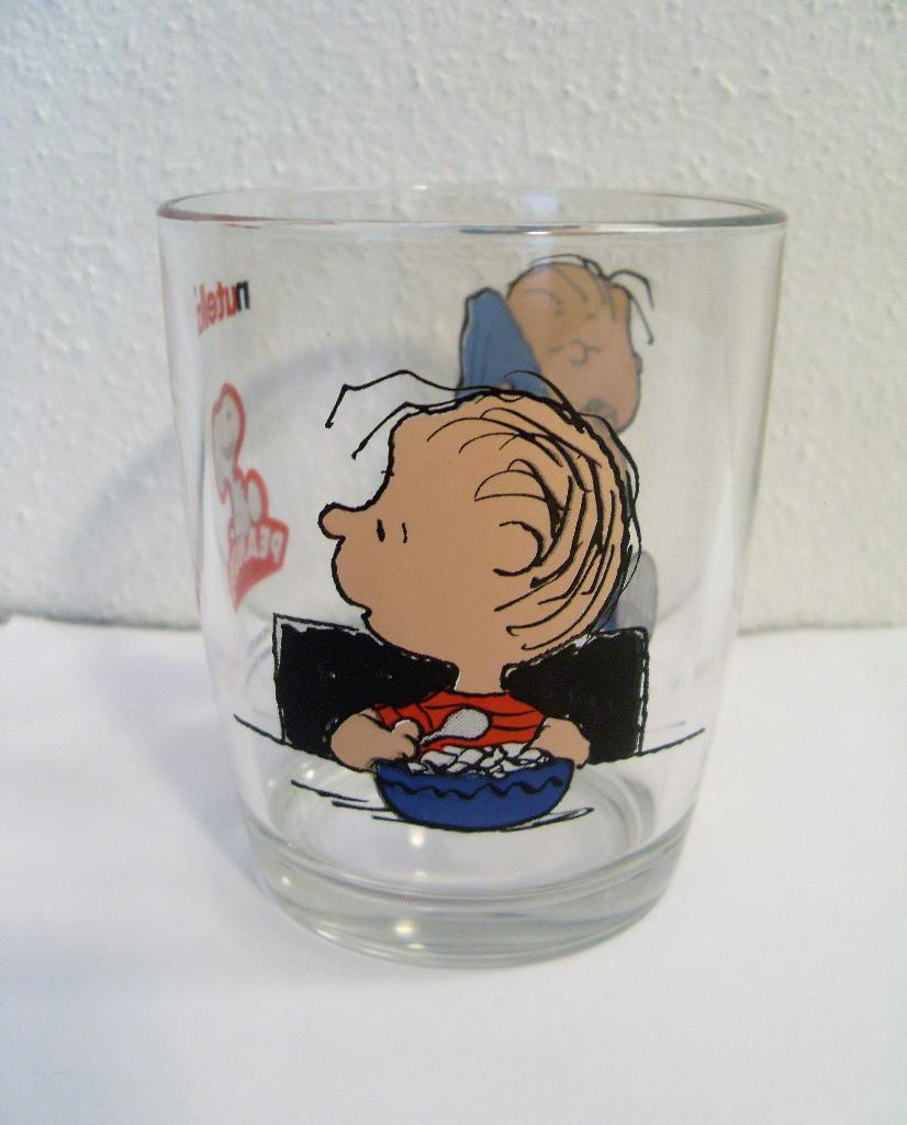 Snoopy Nutella Glas 2009 Peanuts, Verzamelen, Ophalen of Verzenden, Snoopy, Zo goed als nieuw, Beeldje of Figuurtje