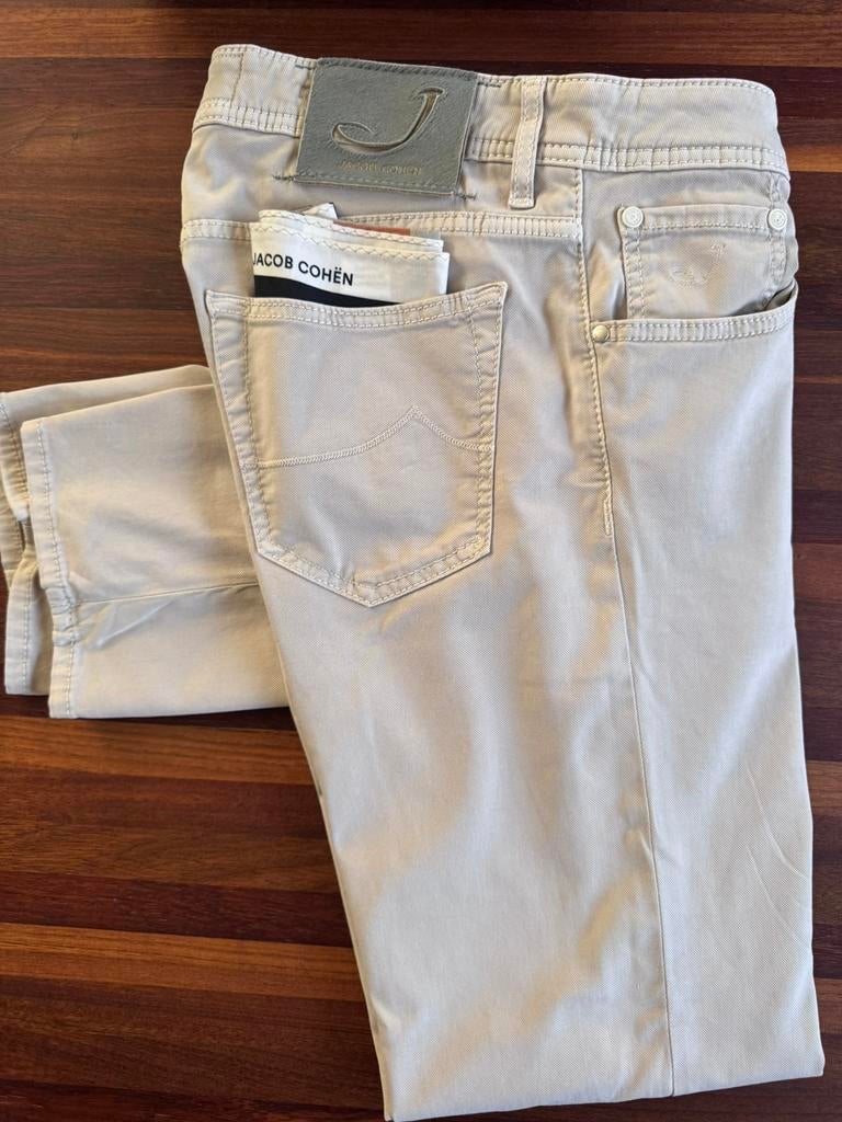 Jacob Cohen 622 comfort 34   kaki/zand, Kleding | Heren, Spijkerbroeken en Jeans, Ophalen of Verzenden, Zo goed als nieuw, Overige kleuren