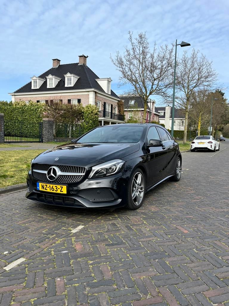 Mercedes-Benz A-Klasse A180 1.6 Blue EFF Aut7 2017 Zwart, Auto's, Mercedes-Benz, Start-stop-systeem, 1295 kg, 4 cilinders, 1200 kg