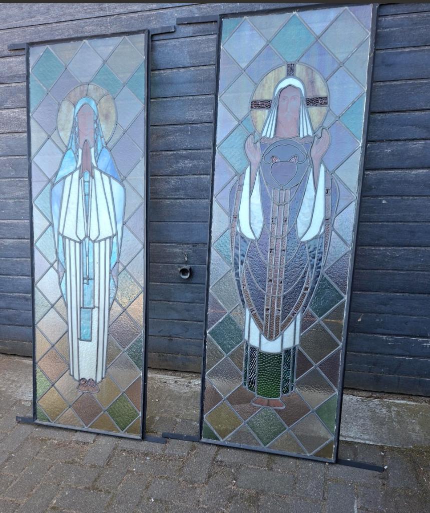 TWEE OUDE LOOD IN GLAS  KERKRAMEN, Ophalen, Gebruikt