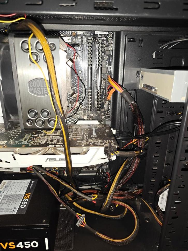 Game pc i9 9900KF, Computers en Software, Desktop Pc's, Gebruikt, 4 Ghz of meer, SSD, 32 GB, Met videokaart, Met monitor, Gaming