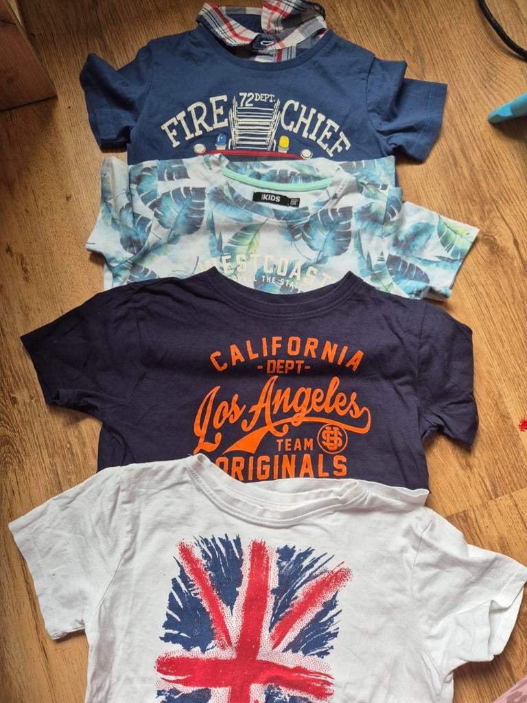 4 shirts  in nette staat, maat 122-128, Kinderen en Baby's, Kinderkleding | Maat 122, Gebruikt, Ophalen of Verzenden, Shirt of Longsleeve