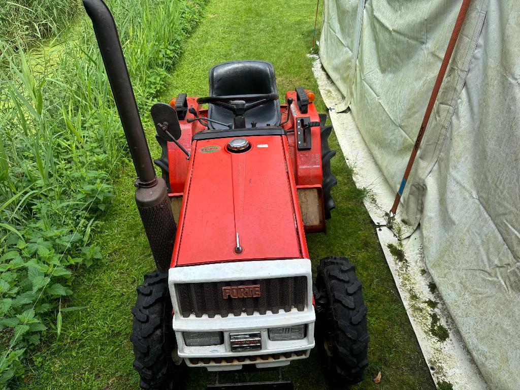 tractor yanmar 4x4 type F13D met trekhaak, Ophalen