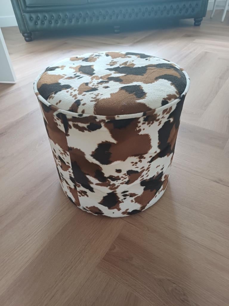 Leuke poef met koeienprint, Ophalen, Minder dan 50 cm, Modern, speels, dierenprint, Rond