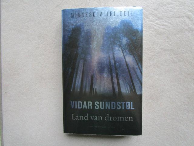 VIDAR SUNDSTOL : Land van dromen (Minnesota trilogie 1), Ophalen of Verzenden, Zo goed als nieuw, Vidar Sundstol