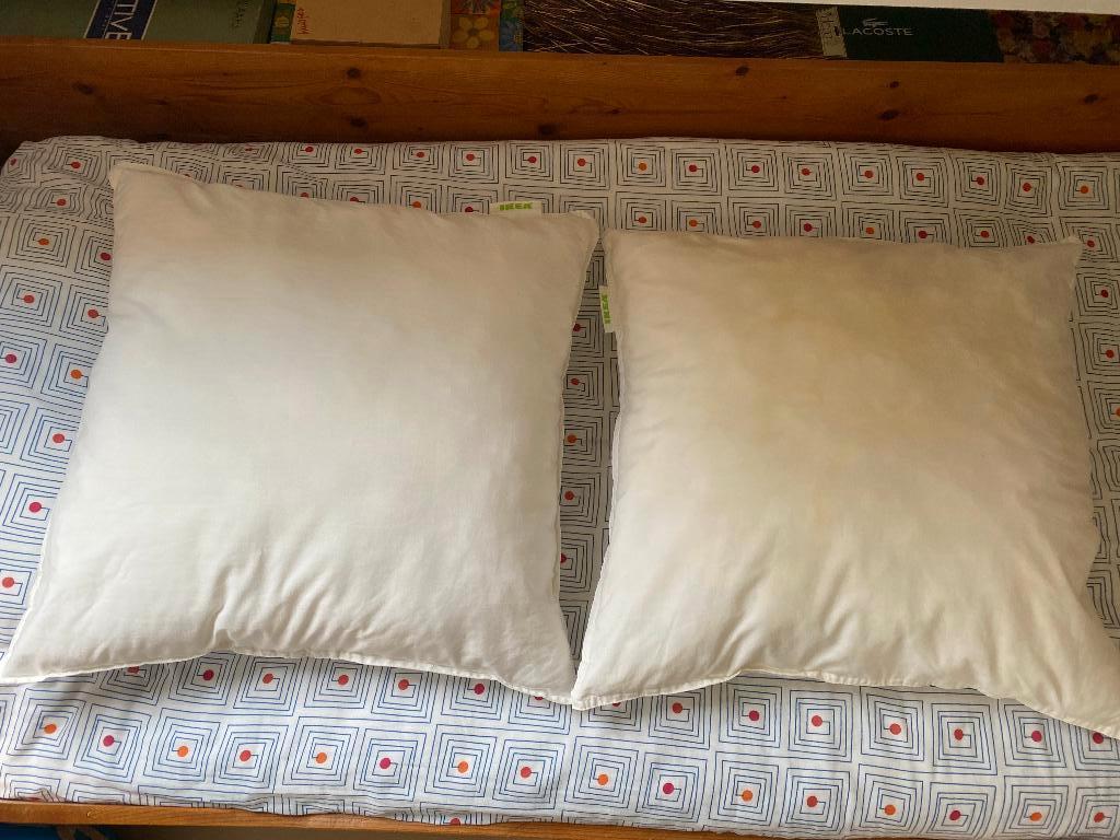 2 Witte kussens IKEA.  Groot formaat 65 x 65 cm ., Gebruikt, Eenpersoons, Wit, Ophalen of Verzenden