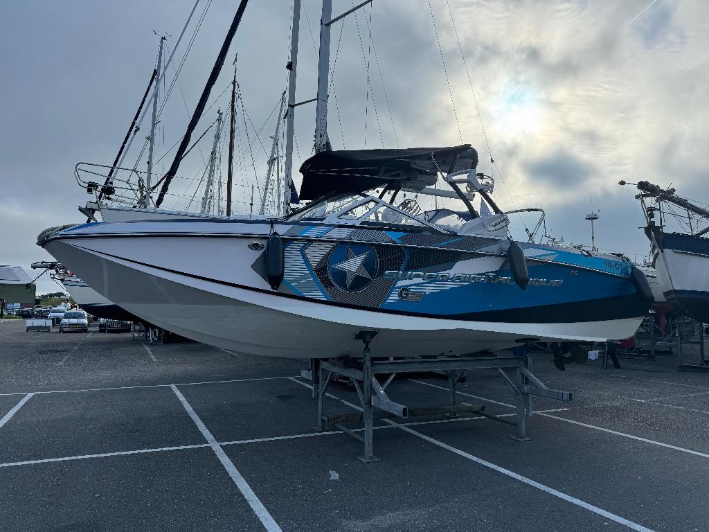 Nautique G25 Wake/Surf Boat 2014, Ophalen, Gebruikt, Binnenboordmotor, 6 meter of meer