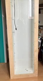 Slanke vitrine kast van Ikea., Ophalen, Minder dan 50 cm, Met deur(en), Zo goed als nieuw