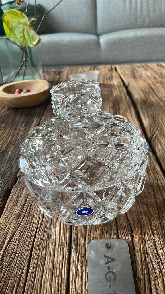 Bonbon schaal met deksel, Ophalen