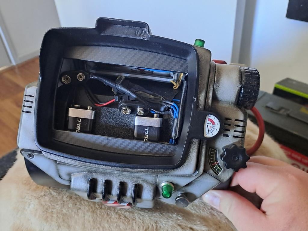 Te Koop: Pipboy 3000 MK4 Umbrella Corp., Ophalen of Verzenden