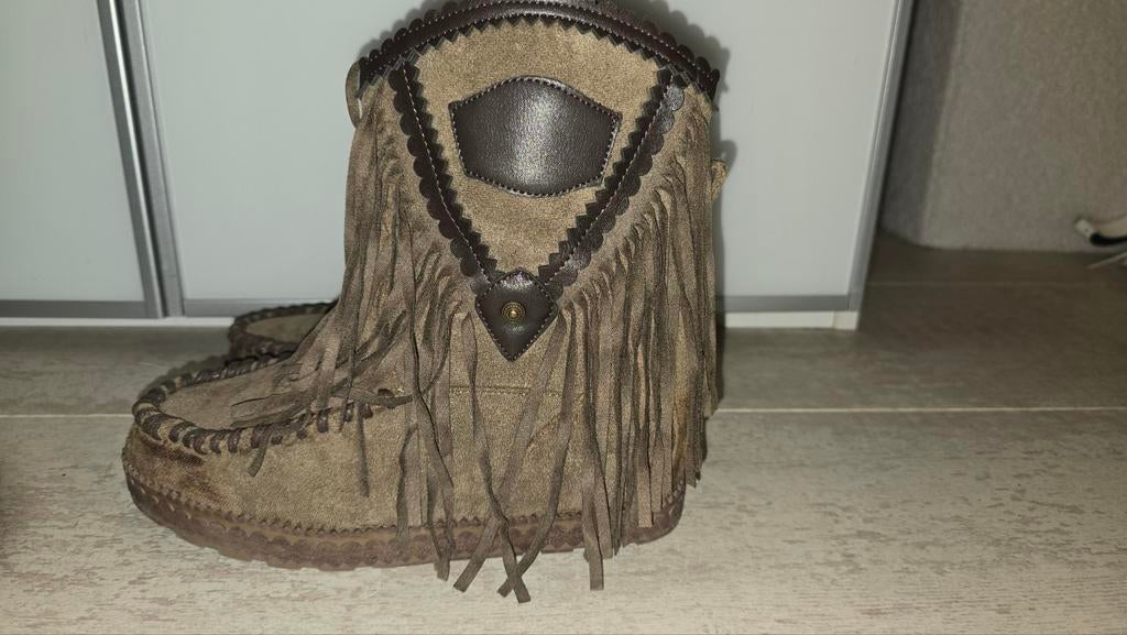 Ibiza Laarsjes met Franjes, Kleding | Dames, Schoenen, Bruin, Lage of Enkellaarzen, Ophalen of Verzenden, Onbekend