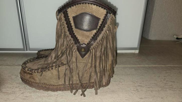 Ibiza Laarsjes met Franjes, Kleding | Dames, Schoenen, Zo goed als nieuw, Lage of Enkellaarzen, Bruin, Ophalen of Verzenden