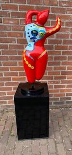 Mooie kunst torso op standaard rood beschadigd op schouder, Ophalen of Verzenden