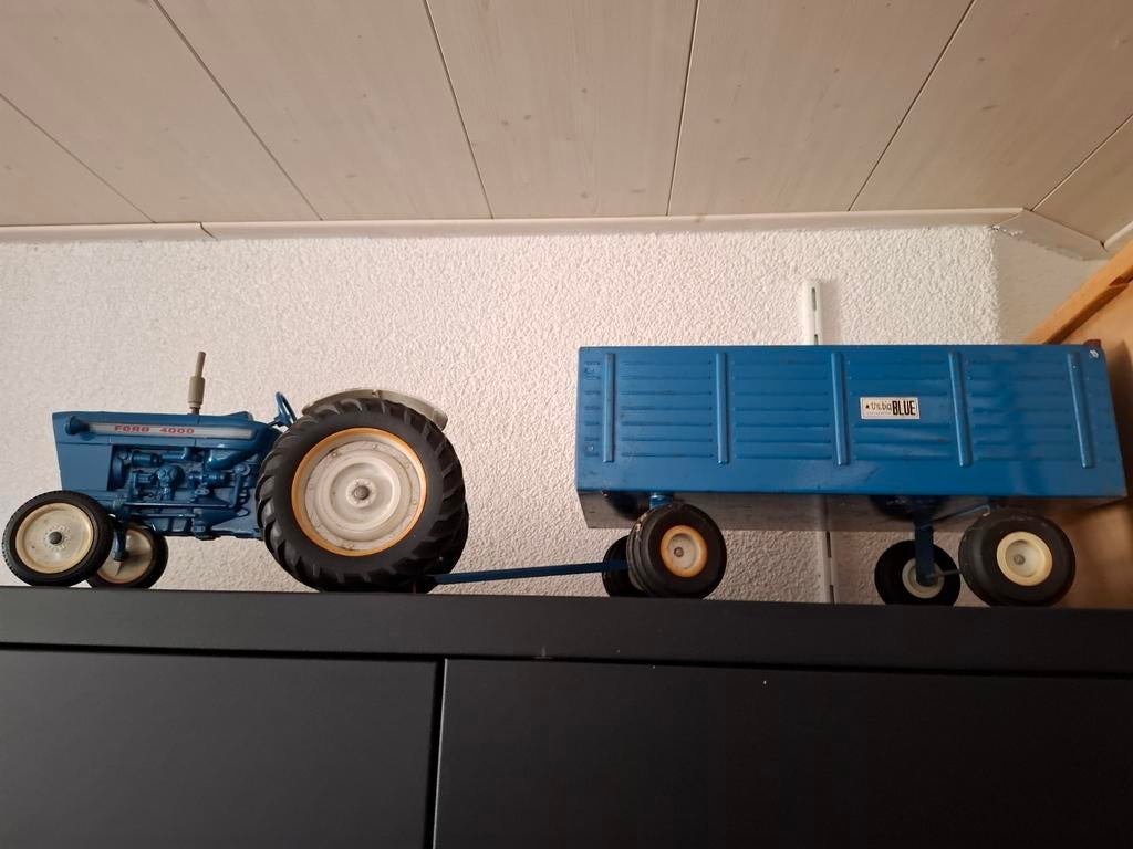 Ford Tractor 4000 met aanhangwagen - Model, Ophalen of Verzenden