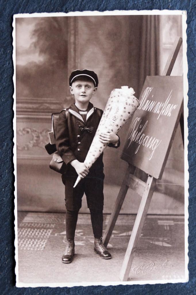 Fotokaart Eerste schooldag, jongen met snoepzak, Verzamelen, Verzenden, Voor 1920, Ongelopen, Kinderen