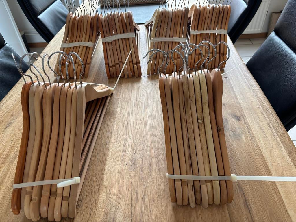 Houten kledinghangers - Set van 60, Kleding | Dames, Kledinghangers, Ophalen of Verzenden, Gebruikt, Hout, Kinderen en Volwassenen