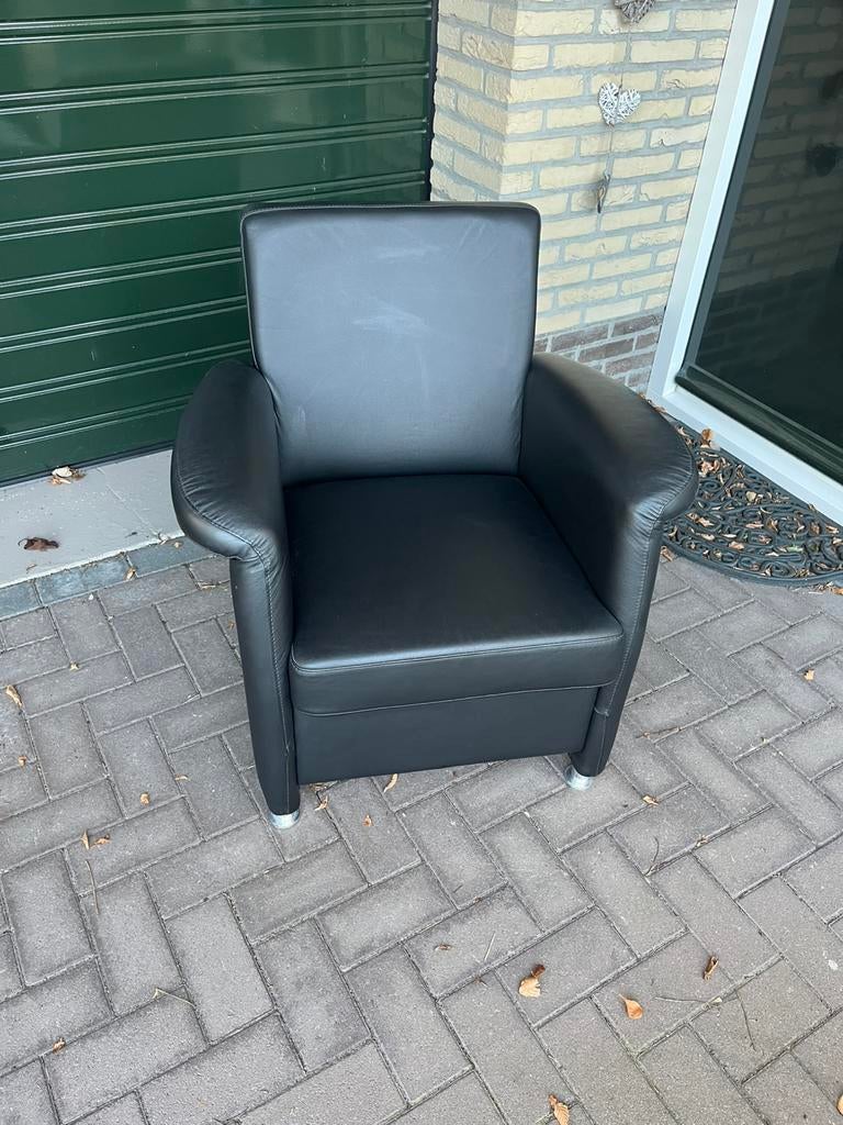 Zwart leren fauteuil, Huis en Inrichting, Fauteuils, Ophalen, Zo goed als nieuw, 75 tot 100 cm, Modern