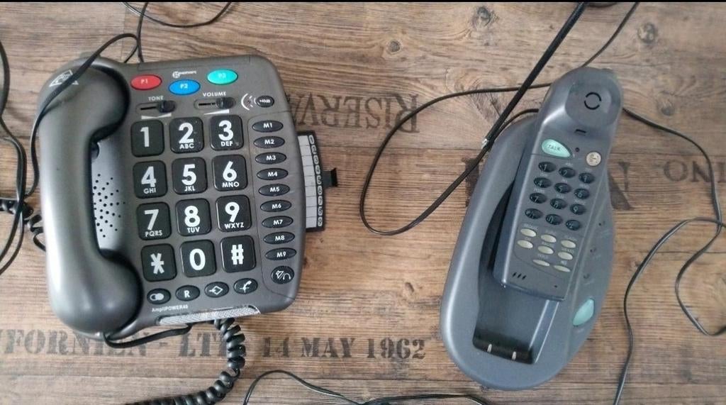 2 huistelefoons, 1 met grote toetsen, Ophalen of Verzenden, Zo goed als nieuw