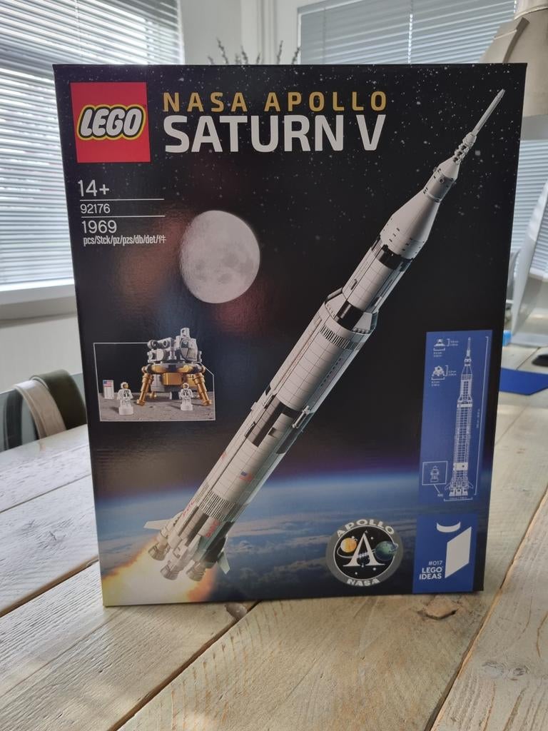 Lego NASA Apollo Saturn V 92176, Ophalen