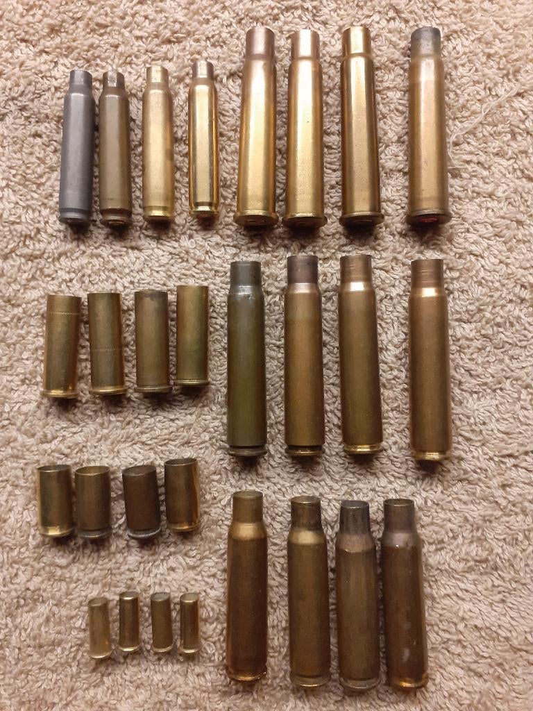 Hulzen 7 kalibers x 4 verschillende  set1 (onklaar), Ophalen of Verzenden, Landmacht, Overige gebieden, Hulzen of Bodemvondsten