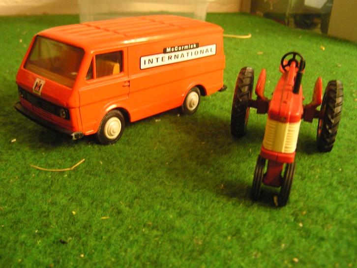 poppetjes en service bus vw lt, Hobby en Vrije tijd, Modelauto's | 1:32, Nieuw, Tractor of Landbouw, Overige merken, Ophalen of Verzenden