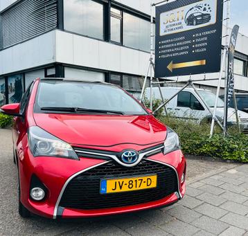 Toyota Yaris 1.5 HSD 55KW 5DRS 2016 Rood full optie beschikbaar voor biedingen