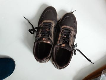 Mooie bijna nieuwe Tamaris schoenen maat 38, (38,5)