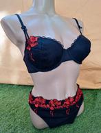 Nieuw sexy zwart rood kant bloem lingerieset Hunkemöller 80A, Hunkemöller, Verzenden, Zwart, Setje
