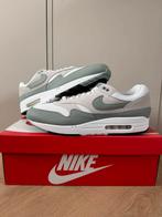NIEUW: Nike Air Max 1 Mica Green maat 47,5, Kleding | Heren, Schoenen, Ophalen, Overige kleuren, Nike, Nieuw