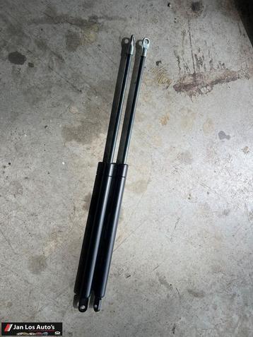 Audi 100 / 200 / V8 C3 typ44 gasveer motorkap set gasveren  beschikbaar voor biedingen