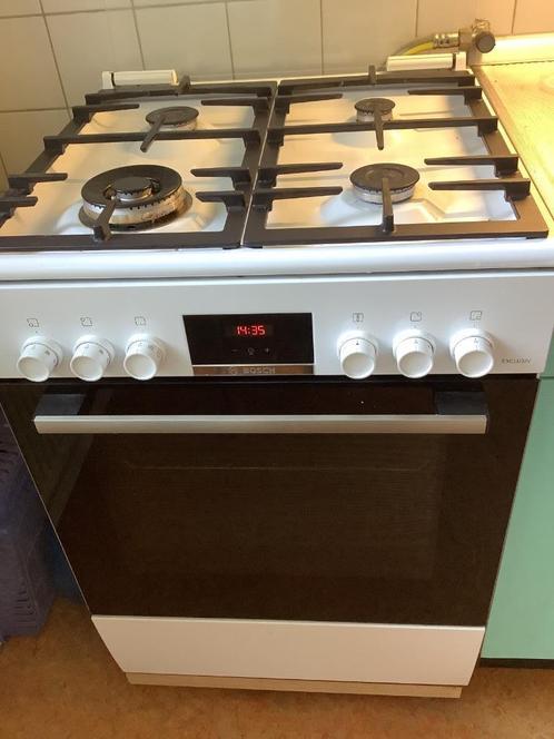 Bosch fornuis met oven, Witgoed en Apparatuur, Fornuizen, Zo goed als nieuw, Vrijstaand, Gas, 4 kookzones, 85 tot 90 cm, 45 tot 60 cm