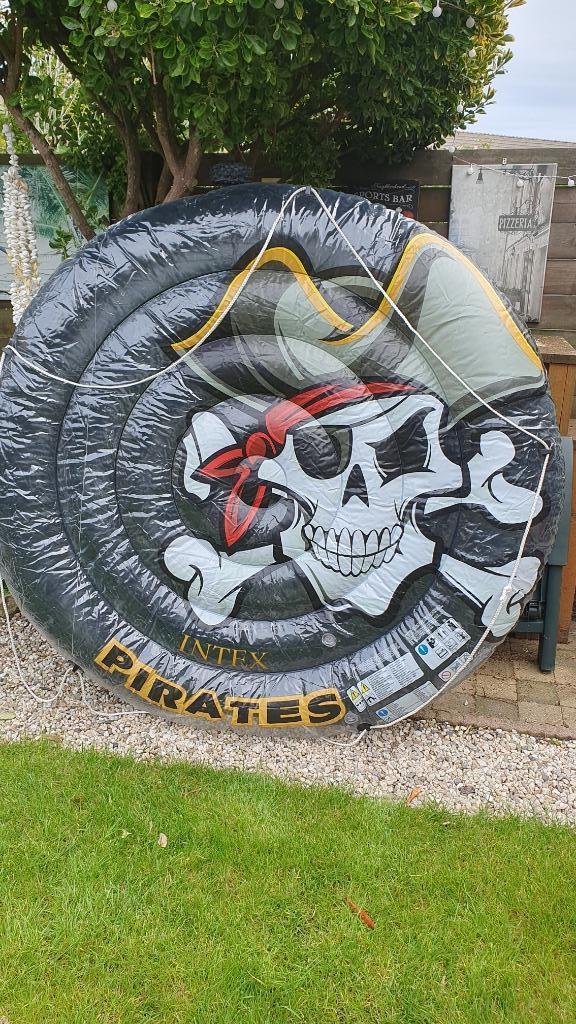 Piraten luchtbed, Caravans en Kamperen, Luchtbedden, Gebruikt, 4-persoons, Ophalen