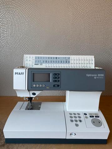 NAAIMACHINE PFAFF TIPTRONIC 2030 MET DUBBEL TRANSPORT  beschikbaar voor biedingen