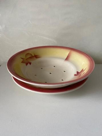 Keramieken druipschaal met bijbehorend bord beschikbaar voor biedingen