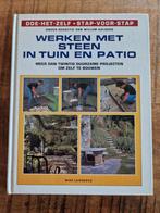 M. Lawrence - Werken met steen in tuin en patio, Bloemen, Planten en Bomen, Ophalen of Verzenden, Zo goed als nieuw, M. Lawrence